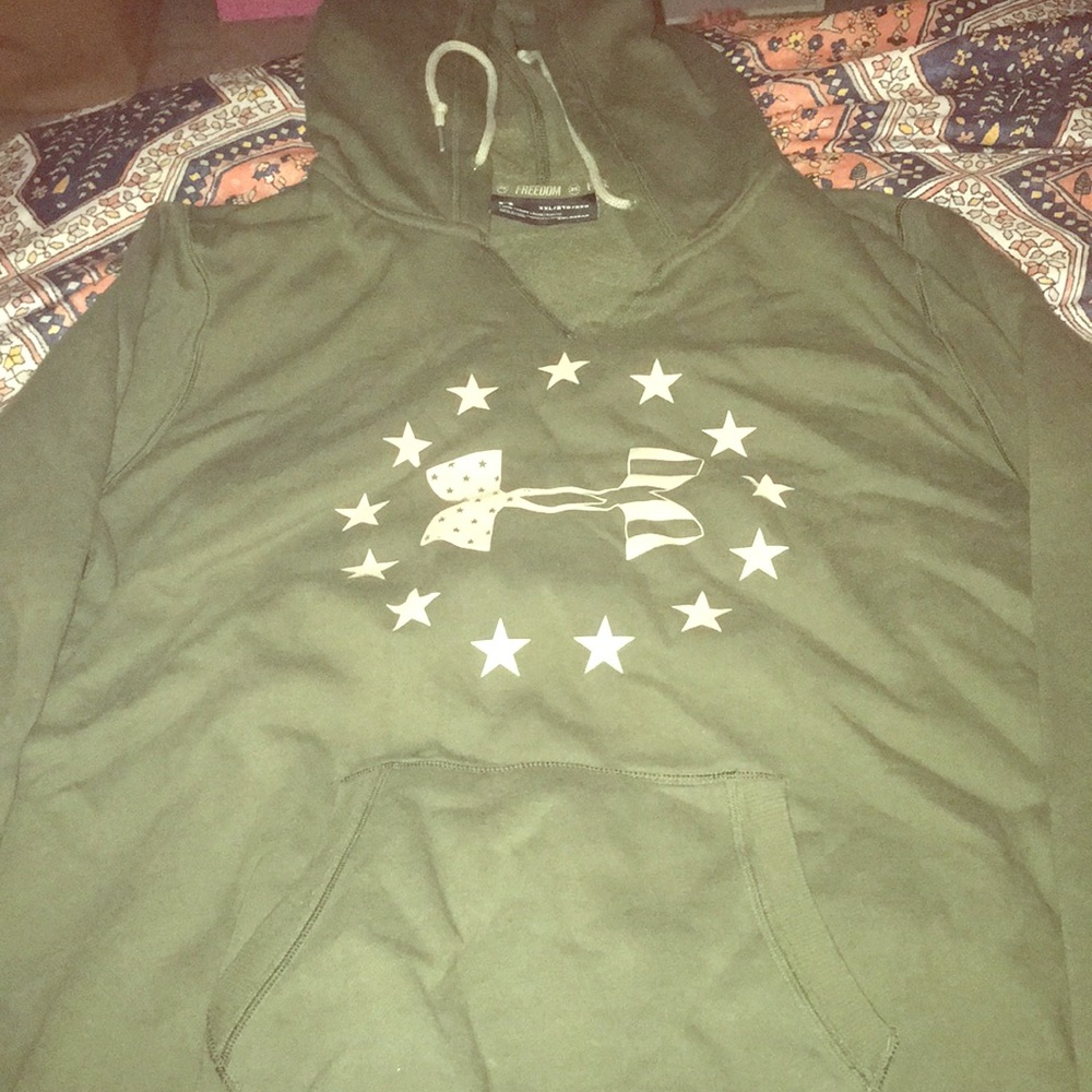 Women’s Under Armour XXL Sweatshirt